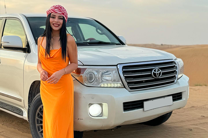 Permium-Desert-Safari-Dubai-4x4-Land-Cruiser